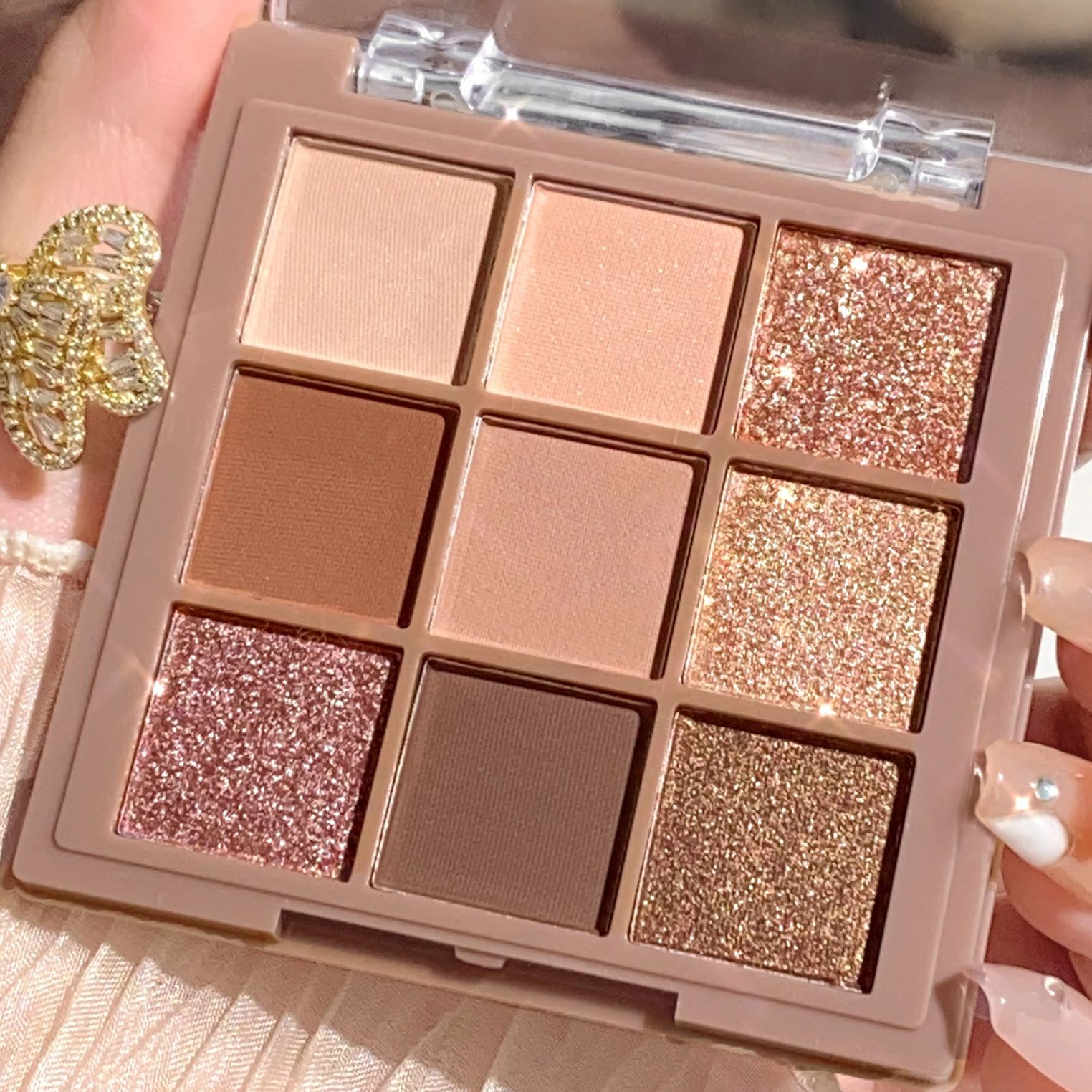 Luxurious 9-18 color eyeshadow - Beauty Huda Makeup recension och pris
