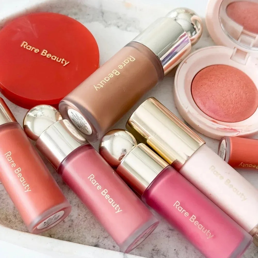 Rare Beauty Lip Gloss Liquid B - Beauty Makeup Look recension och pris